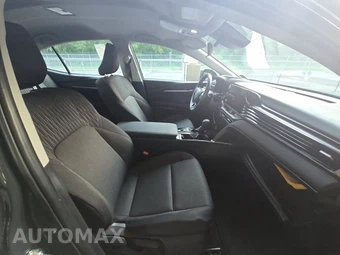 2025 Toyota Camry LE - miniatura 14
