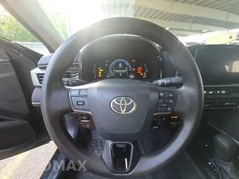 2025 Toyota Camry LE - miniatura 16