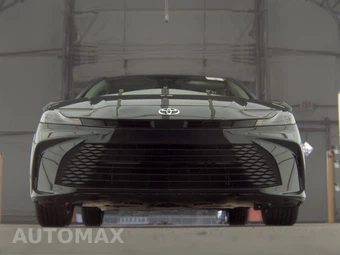 2025 Toyota Camry LE - miniatura 3