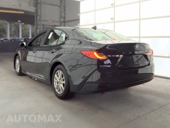 2025 Toyota Camry LE - miniatura 8