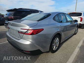 2025 Toyota Camry LE - miniatura 4