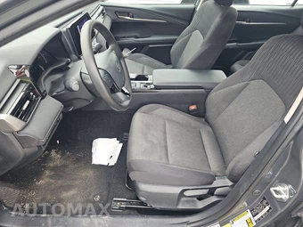 2025 Toyota Camry LE - miniatura 7