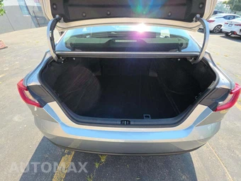 2025 Toyota Camry LE - miniatura 14