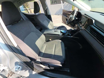 2025 Toyota Camry LE - miniatura 18