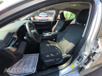 2025 Toyota Camry LE - miniatura 6