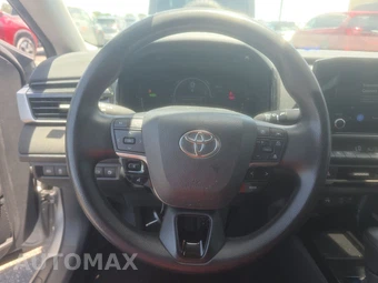 2025 Toyota Camry LE - miniatura 10