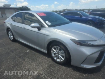 2025 Toyota Camry LE - miniatura 3