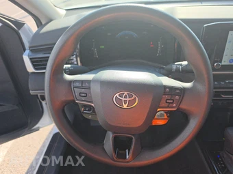 2025 Toyota Camry LE - miniatura 10