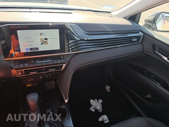2025 Toyota Camry LE - miniatura 11