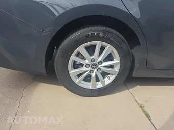 2025 Toyota Camry LE - miniatura 10