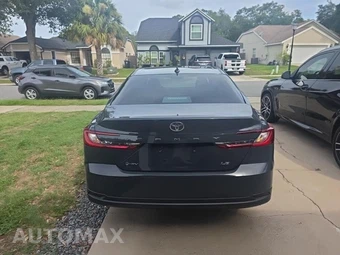 2025 Toyota Camry LE - miniatura 5