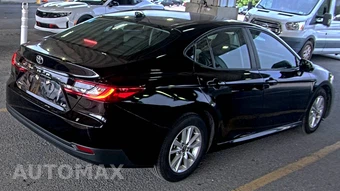 2025 Toyota Camry LE - miniatura 4