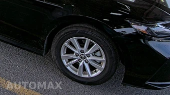 2025 Toyota Camry LE - miniatura 8