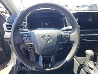 2025 Toyota Camry LE - miniatura 10