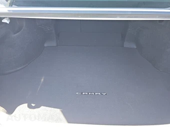 2025 Toyota Camry LE - miniatura 17