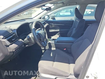 2025 Toyota Camry LE - miniatura 7