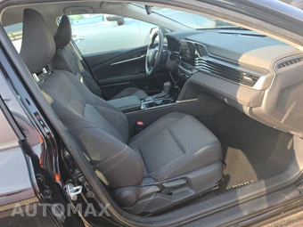 2025 Toyota Camry LE - miniatura 14