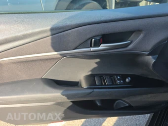 2025 Toyota Camry LE - miniatura 15