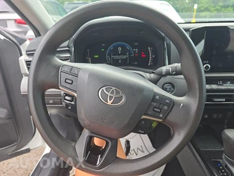2025 Toyota Camry LE - miniatura 10