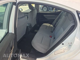 2025 Toyota Camry LE - miniatura 13