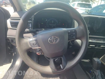 2025 Toyota Camry LE - miniatura 10