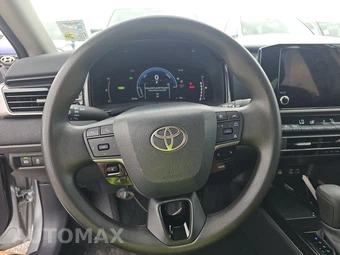 2025 Toyota Camry LE - miniatura 10