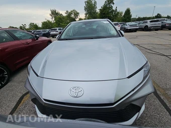2025 Toyota Camry LE - miniatura 2