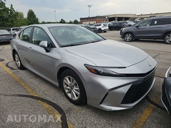 2025 Toyota Camry LE - miniatura 3