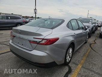 2025 Toyota Camry LE - miniatura 4