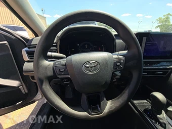 2025 Toyota Camry LE - miniatura 10