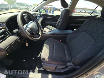 2025 Toyota Camry LE - miniatura 7