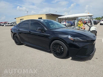 2025 Toyota Camry LE - miniatura 3