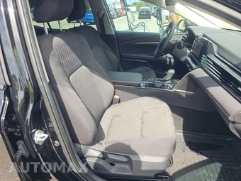 2025 Toyota Camry LE - miniatura 8