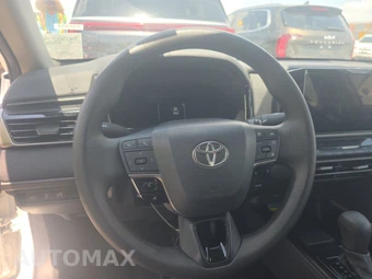 2025 Toyota Camry LE - miniatura 10