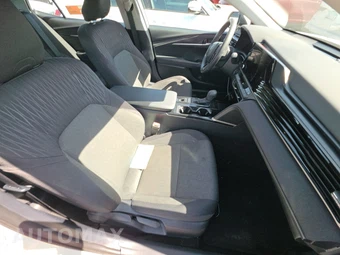 2025 Toyota Camry LE - miniatura 14