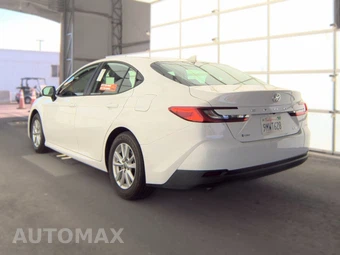 2025 Toyota Camry LE - miniatura 8