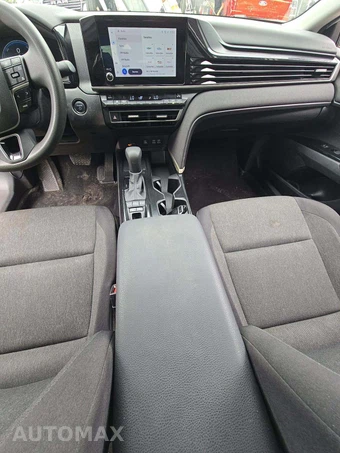 2025 Toyota Camry LE - miniatura 10