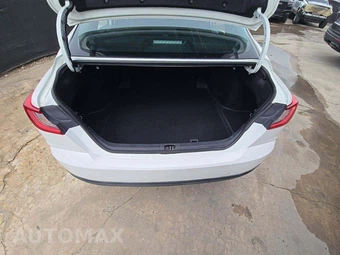 2025 Toyota Camry LE - miniatura 14