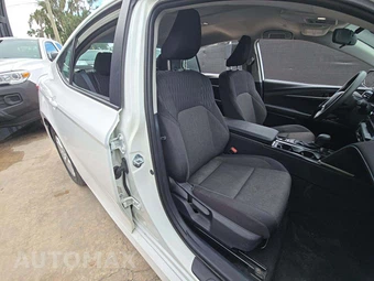 2025 Toyota Camry LE - miniatura 18