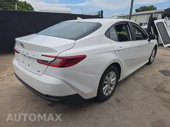 2025 Toyota Camry LE - miniatura 3