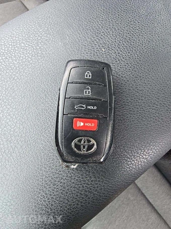 2025 Toyota Camry LE - miniatura 8