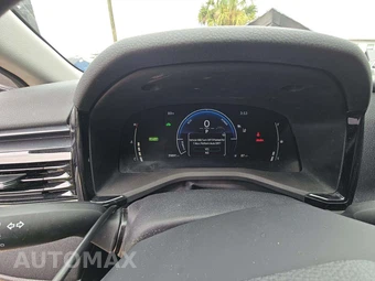 2025 Toyota Camry LE - miniatura 9