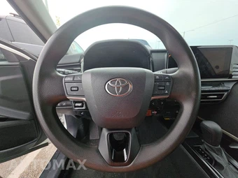 2025 Toyota Camry LE - miniatura 10