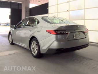 2025 Toyota Camry LE - miniatura 8