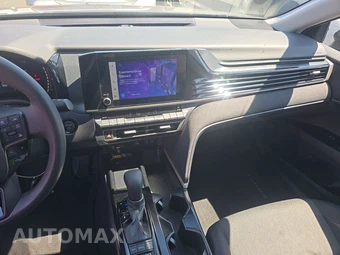2025 Toyota Camry LE - miniatura 11
