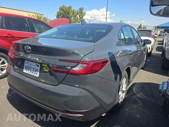 2025 Toyota Camry LE - miniatura 4