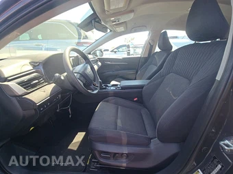 2025 Toyota Camry LE - miniatura 7