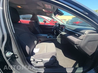 2025 Toyota Camry LE - miniatura 8
