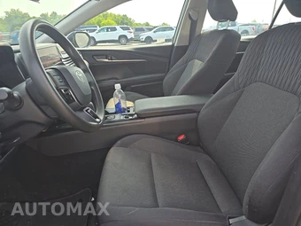 2025 Toyota Camry LE - miniatura 7