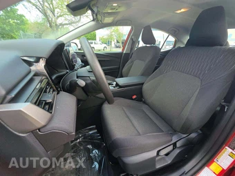 2025 Toyota Camry LE - miniatura 3